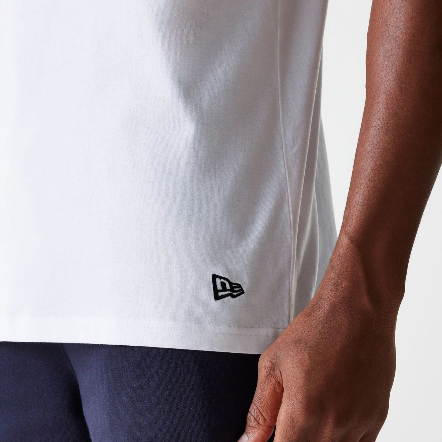 The Male model is wearing New York Yankees MLB Midi White Sleeveless T-Shirt 5