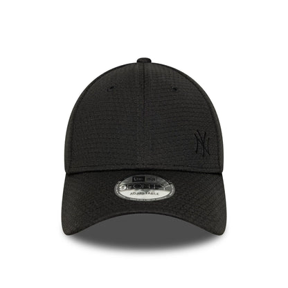This is a New York Yankees MLB Flawless Monotone Mesh Black 9FORTY Adjustable Cap 2