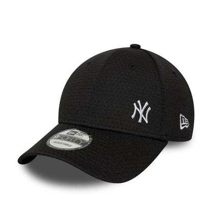 This is a New York Yankees MLB Flawless Mesh Black 9FORTY Adjustable Cap 1