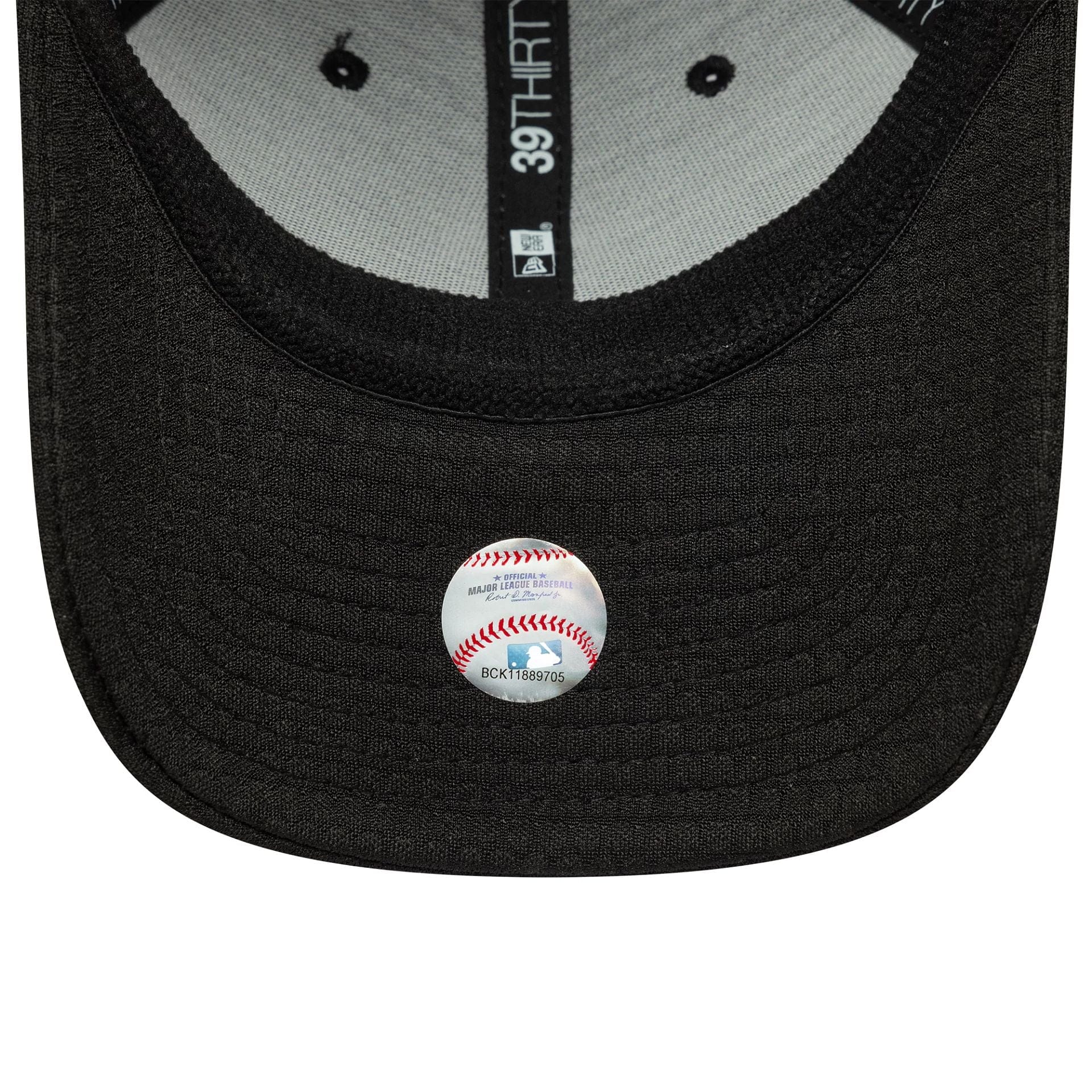 This is a New York Yankees MLB Stretch Mesh Black 39THIRTY Stretch-Fit Cap 5