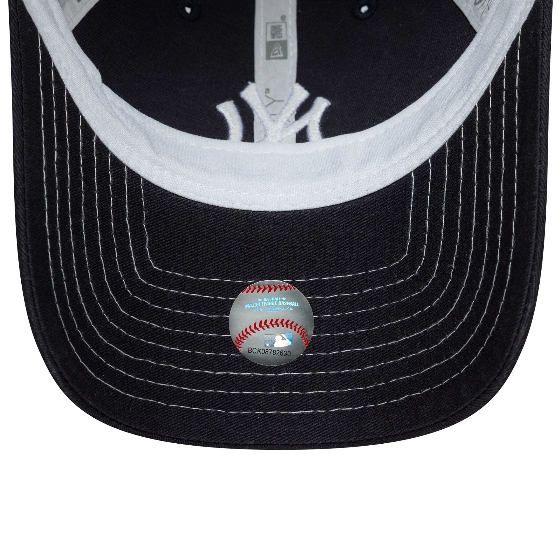 This is a New York Yankees Womens MLB Washed Navy 9TWENTY Adjustable Cap 5