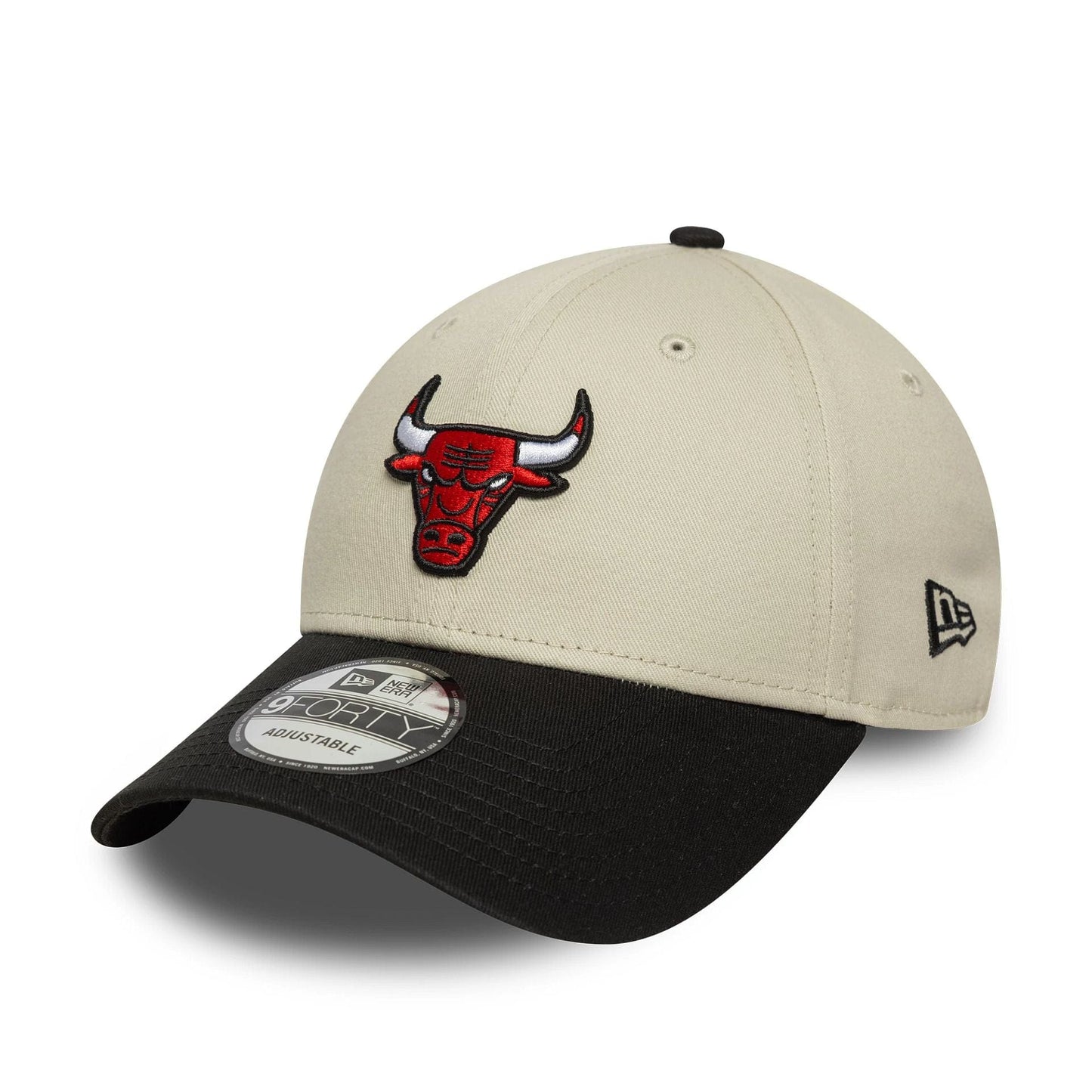 This is a Chicago Bulls NBA Colour Block Cream 9FORTY Adjustable Cap 1