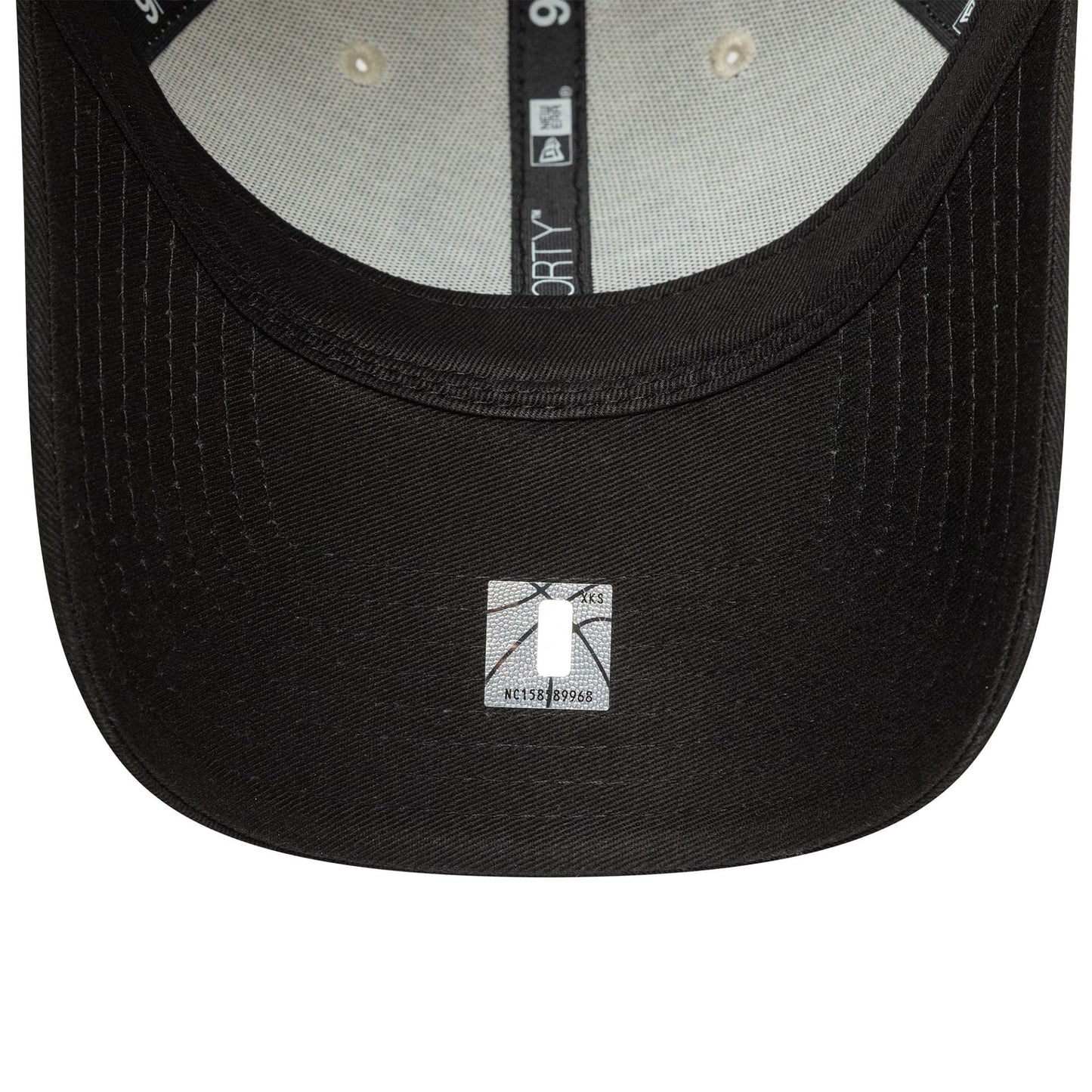 This is a Chicago Bulls NBA Colour Block Cream 9FORTY Adjustable Cap 5