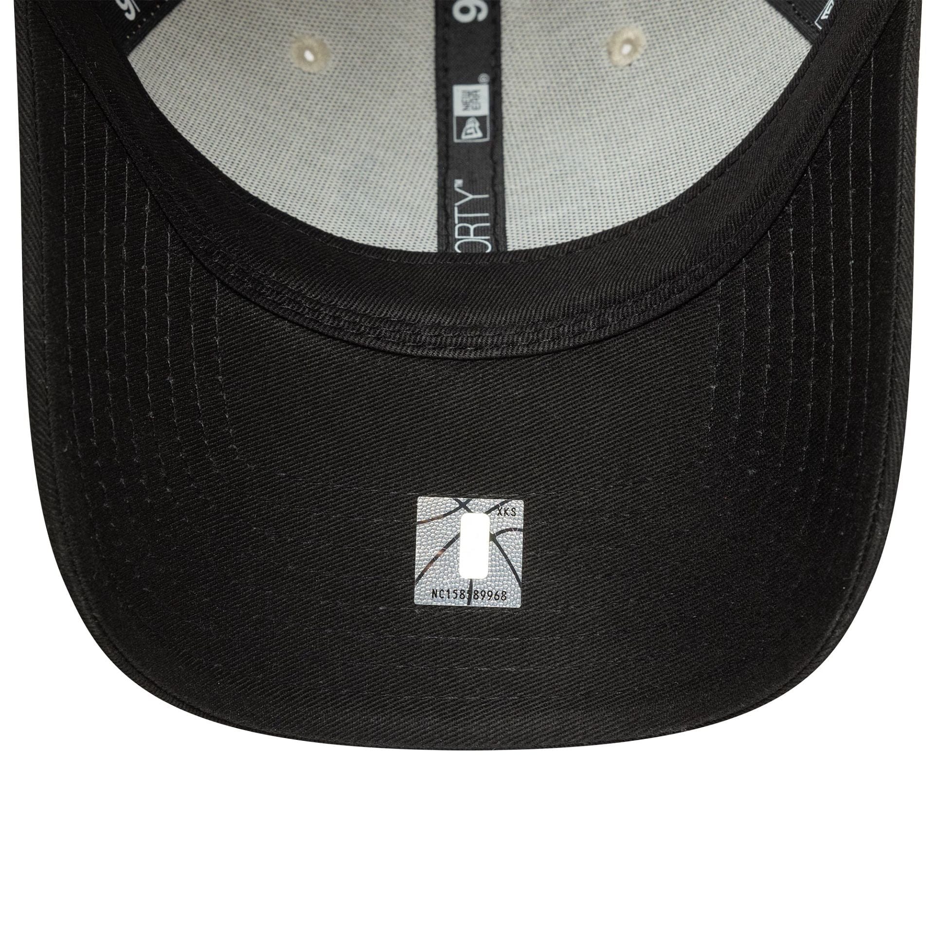 This is a Chicago Bulls NBA Colour Block Cream 9FORTY Adjustable Cap 5