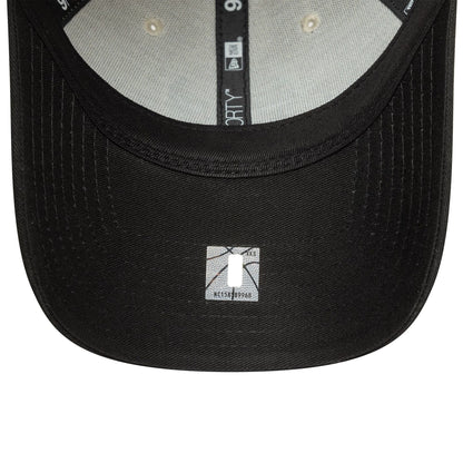 This is a Chicago Bulls NBA Colour Block Cream 9FORTY Adjustable Cap 5