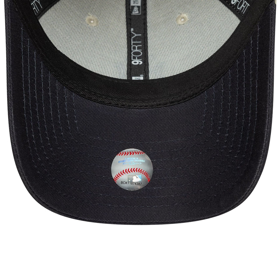 This is a New York Yankees MLB Colour Block Cream 9FORTY Adjustable Cap 5