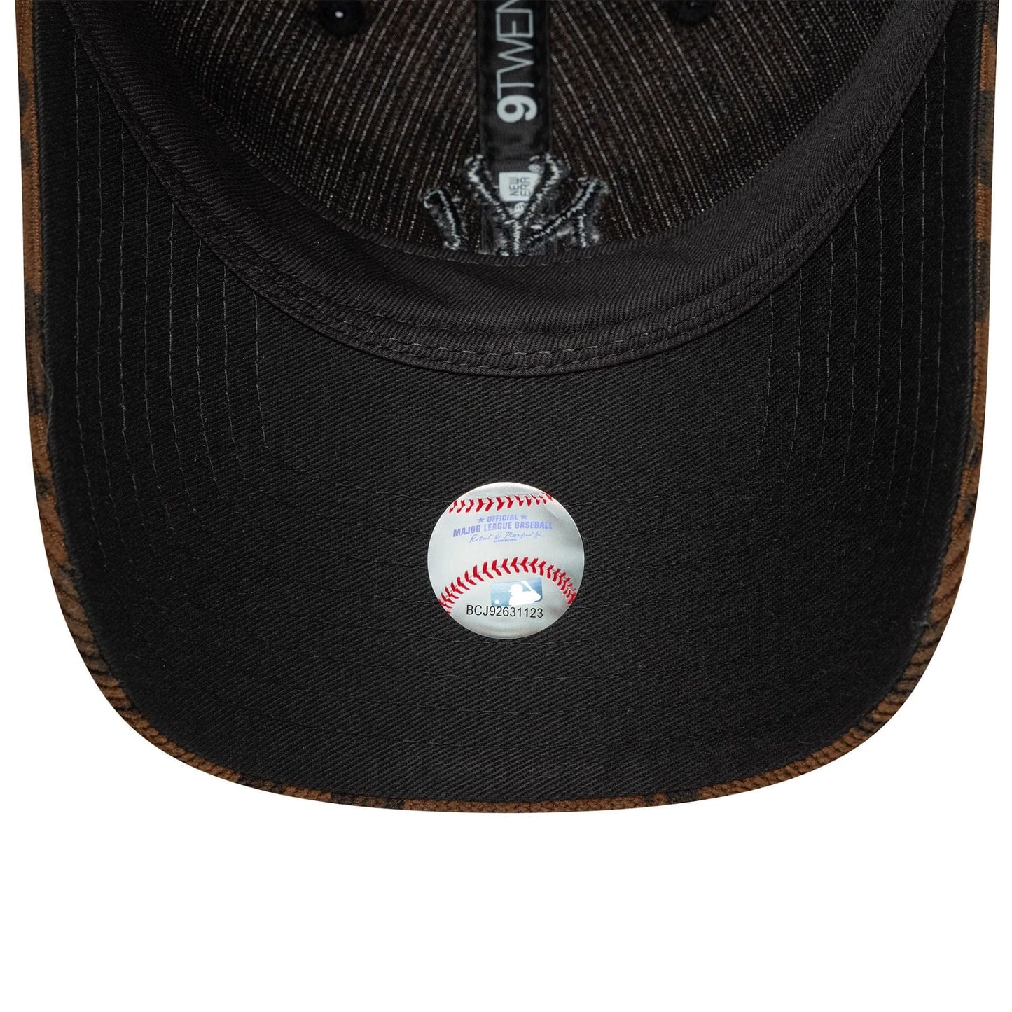 This is a New York Yankees Womens MLB Cord Leopard Brown 9TWENTY Adjustable Cap 5