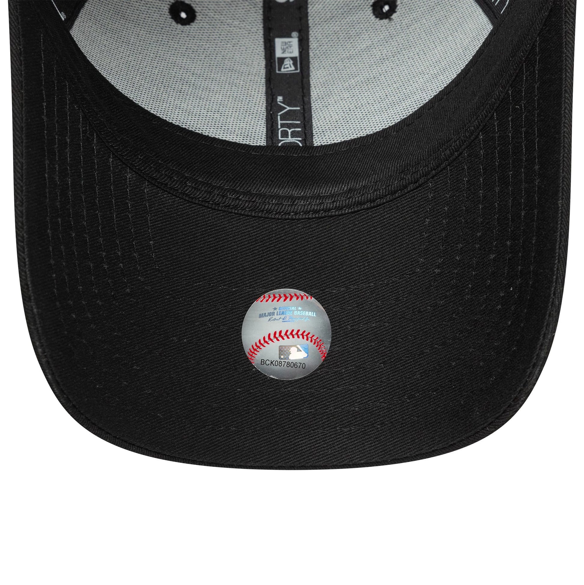 This is a New York Yankees Womens MLB Leopard Infill Black 9FORTY Adjustable Cap 5