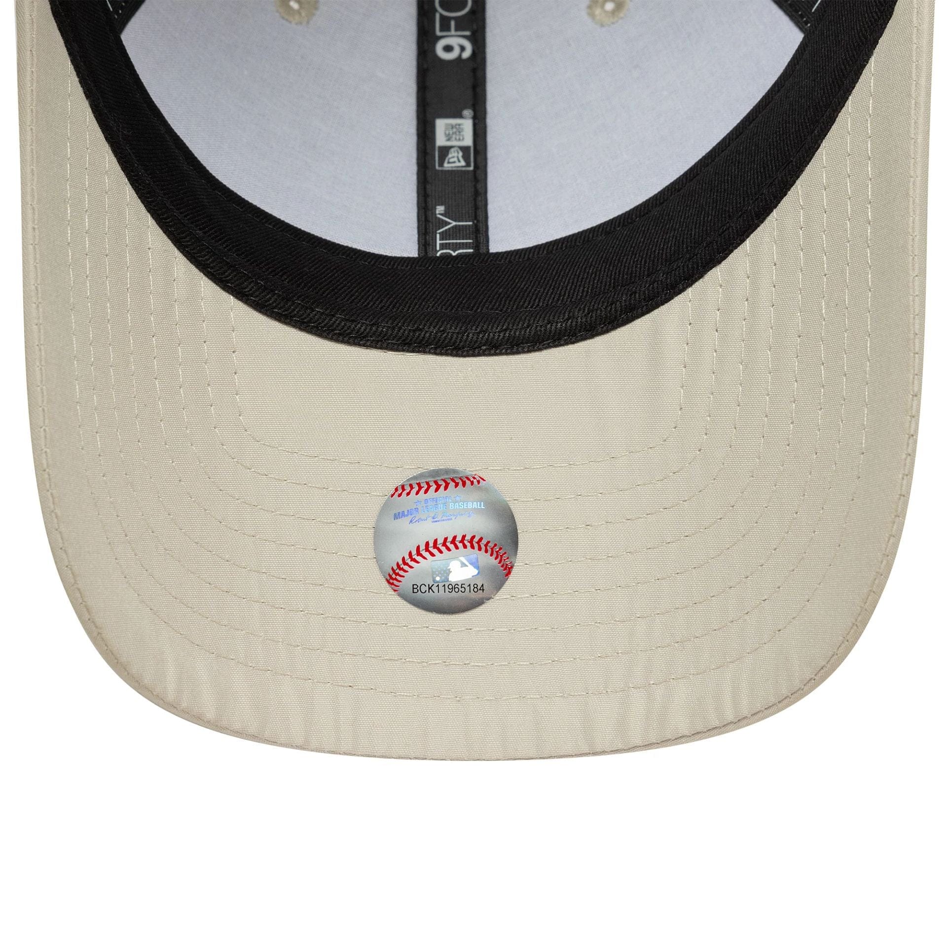 This is a New York Yankees MLB Tonal Flawless Cream 9FORTY Adjustable Cap 5