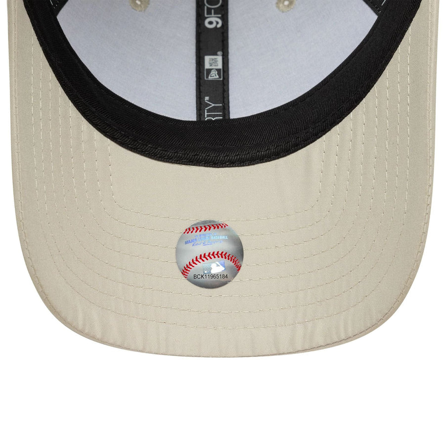 This is a New York Yankees MLB Tonal Flawless Cream 9FORTY Adjustable Cap 5