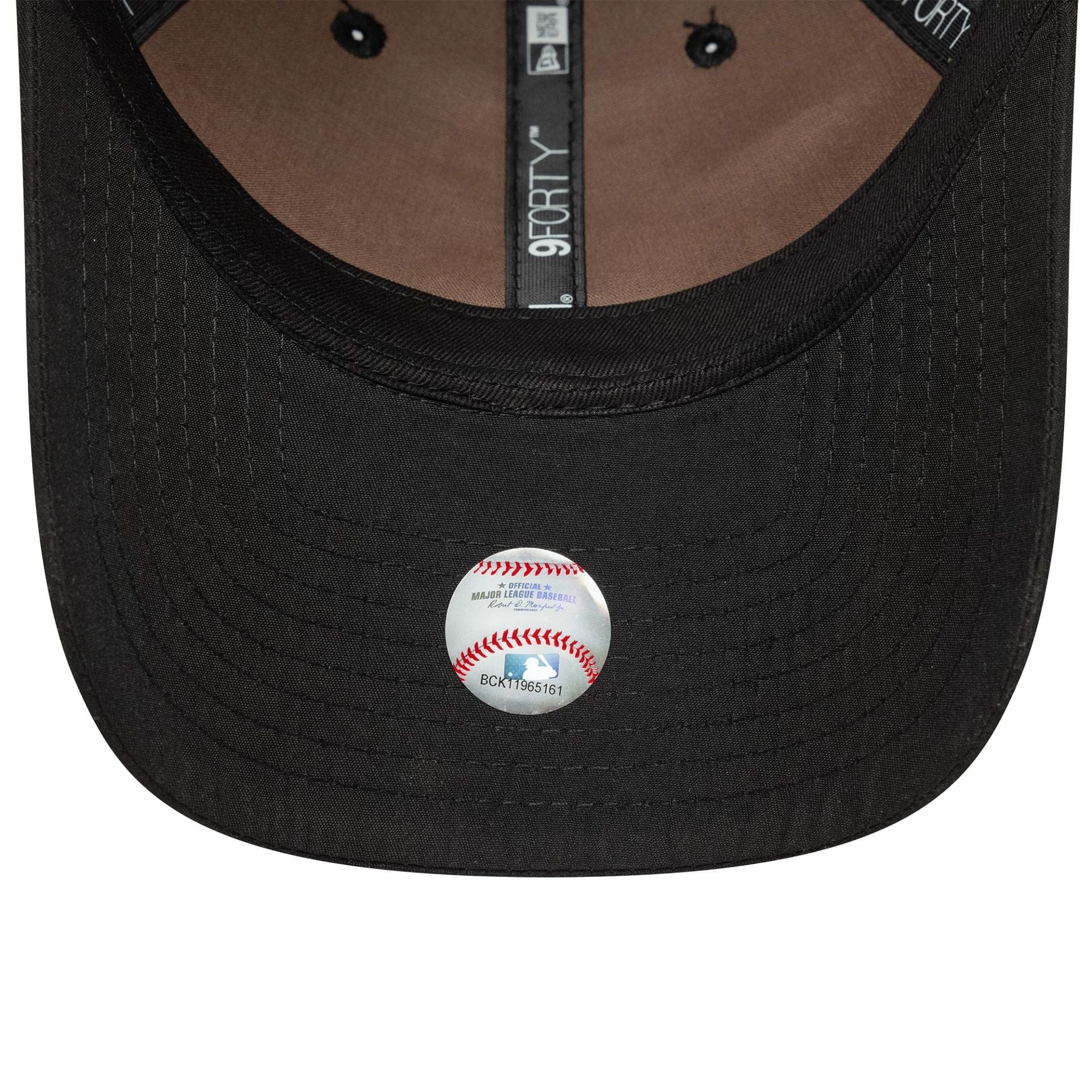 This is a New York Yankees MLB Tonal Flawless Black 9FORTY Adjustable Cap 5