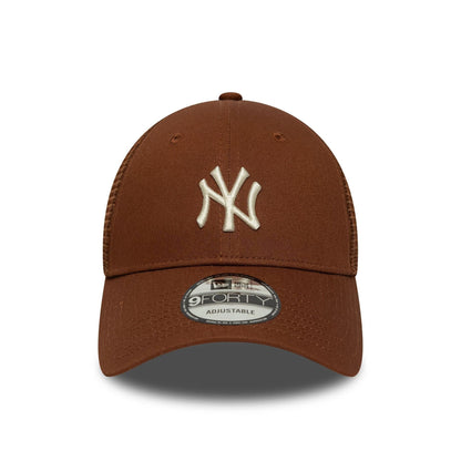 This is a New York Yankees MLB Homefield Brown 9FORTY Trucker Adjustable Cap 2