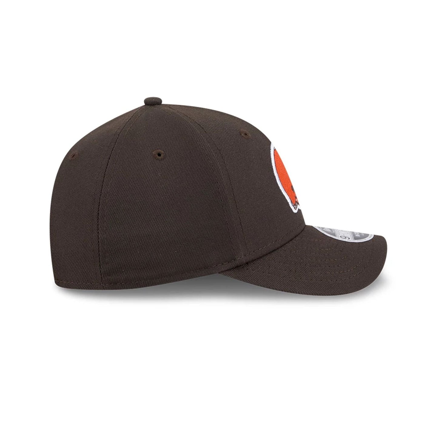 Pictured is this NFL Team Cleveland Browns 9FORTY M-Crown cap in dark brown. 7