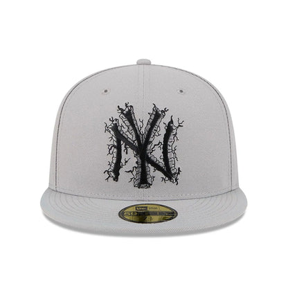 This is a New York Yankees MLB Cracked Grey 59FIFTY Fitted Cap 3