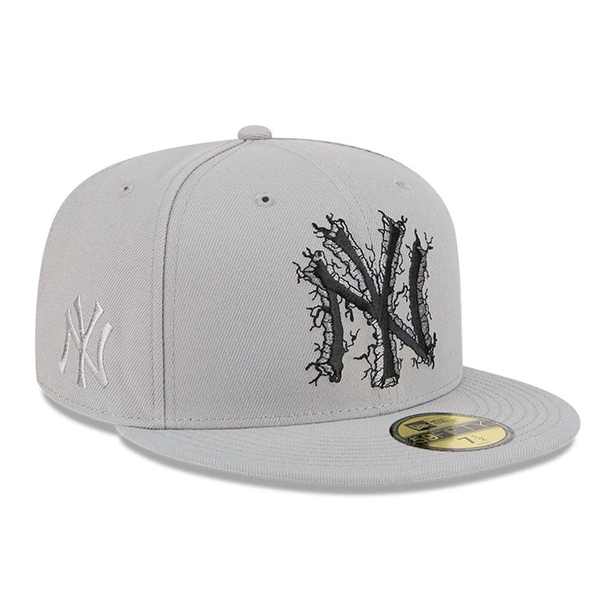 This is a New York Yankees MLB Cracked Grey 59FIFTY Fitted Cap 1