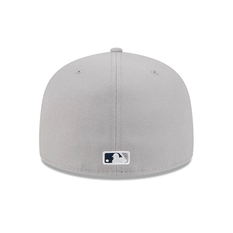This is a New York Yankees MLB Cracked Grey 59FIFTY Fitted Cap 7
