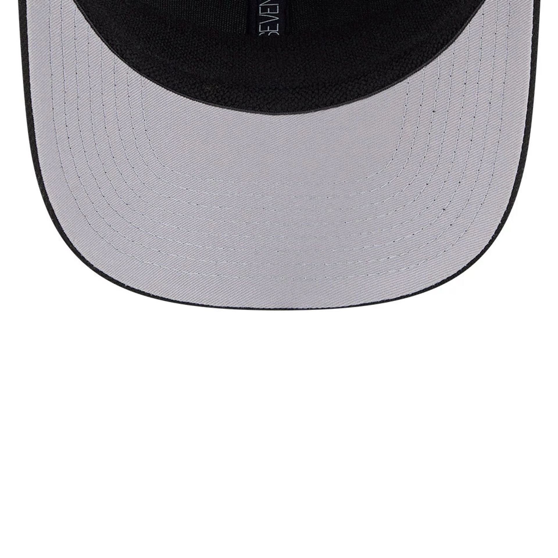 This is a LA Kings NHL Stated Black 9SEVENTY Stretch Snap Adjustable Cap 2