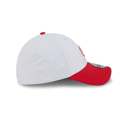 This is a Kansas City Chiefs NFL Training 2025 White 39THIRTY Stretch Fit Cap 5