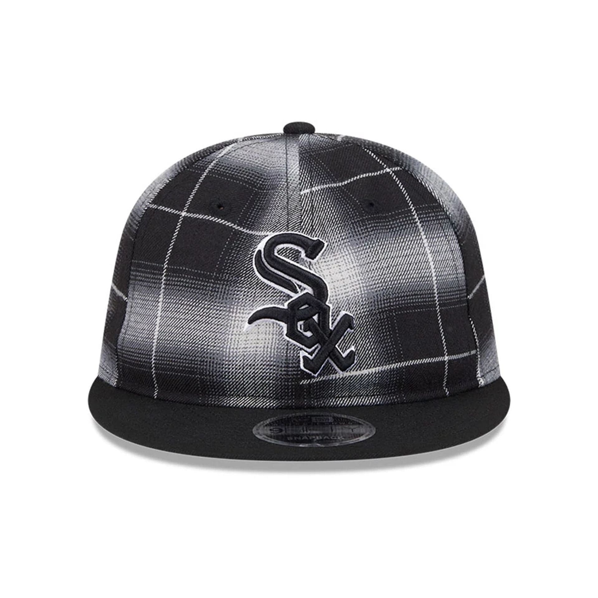 This is a Chicago White Sox MLB Plaid Black Retro Crown 9FIFTY Snapback Adjustable Cap 3