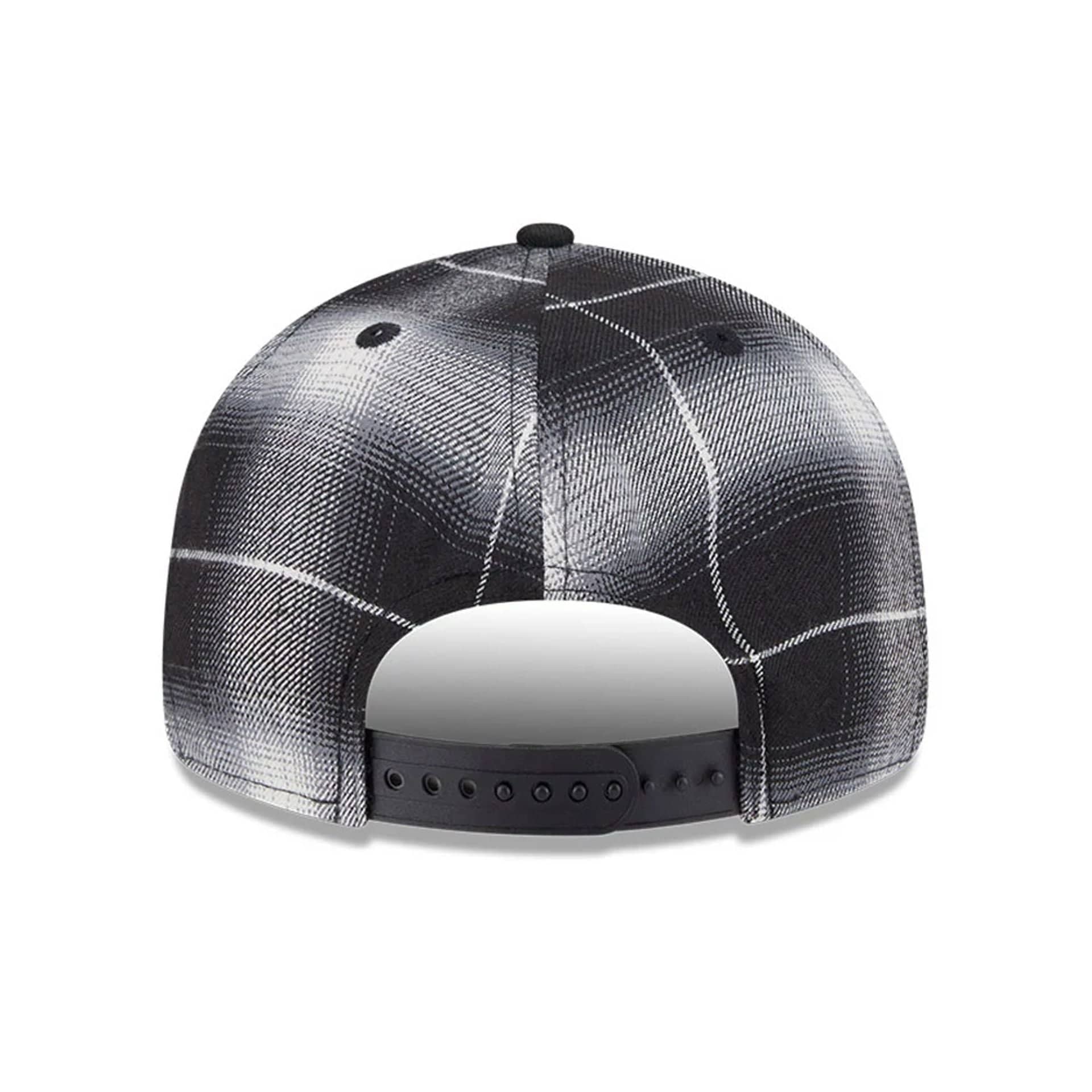 This is a Chicago White Sox MLB Plaid Black Retro Crown 9FIFTY Snapback Adjustable Cap 7