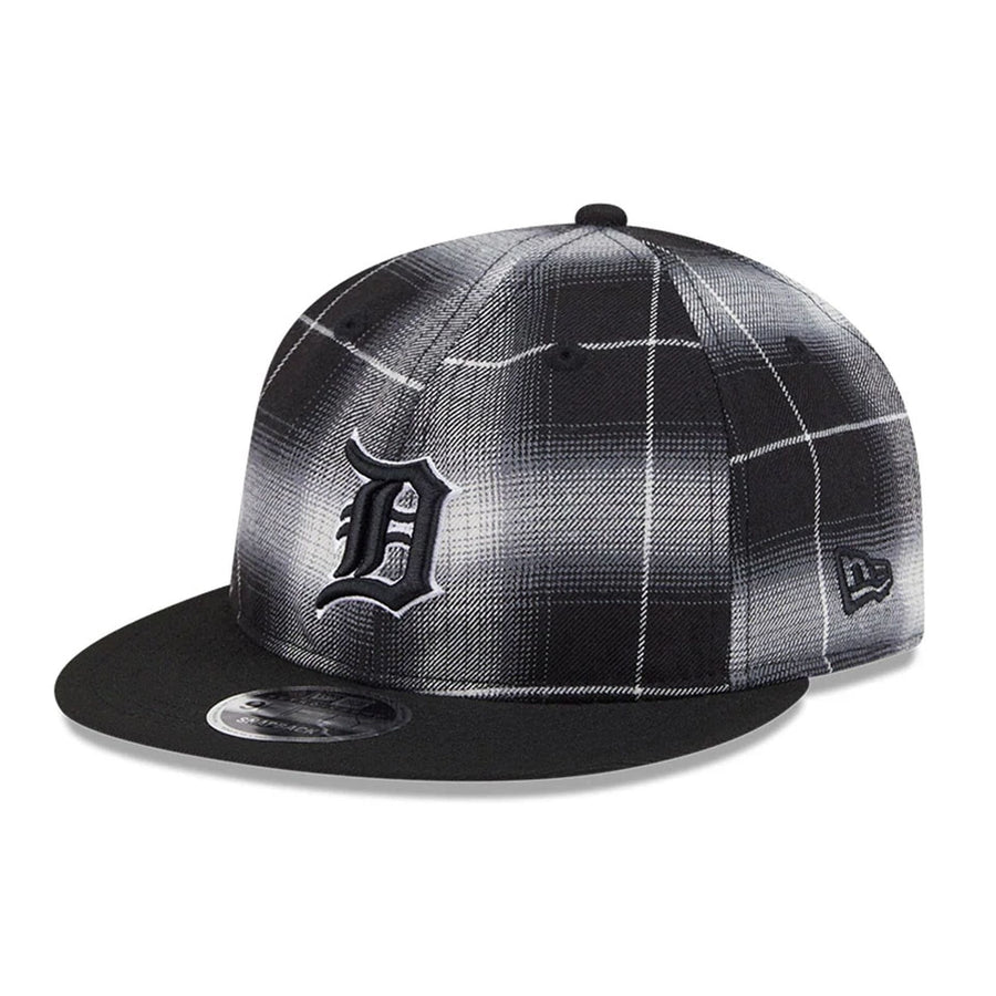 This is a Detroit Tigers MLB Plaid Black Retro Crown 9FIFTY Snapback Adjustable Cap 1