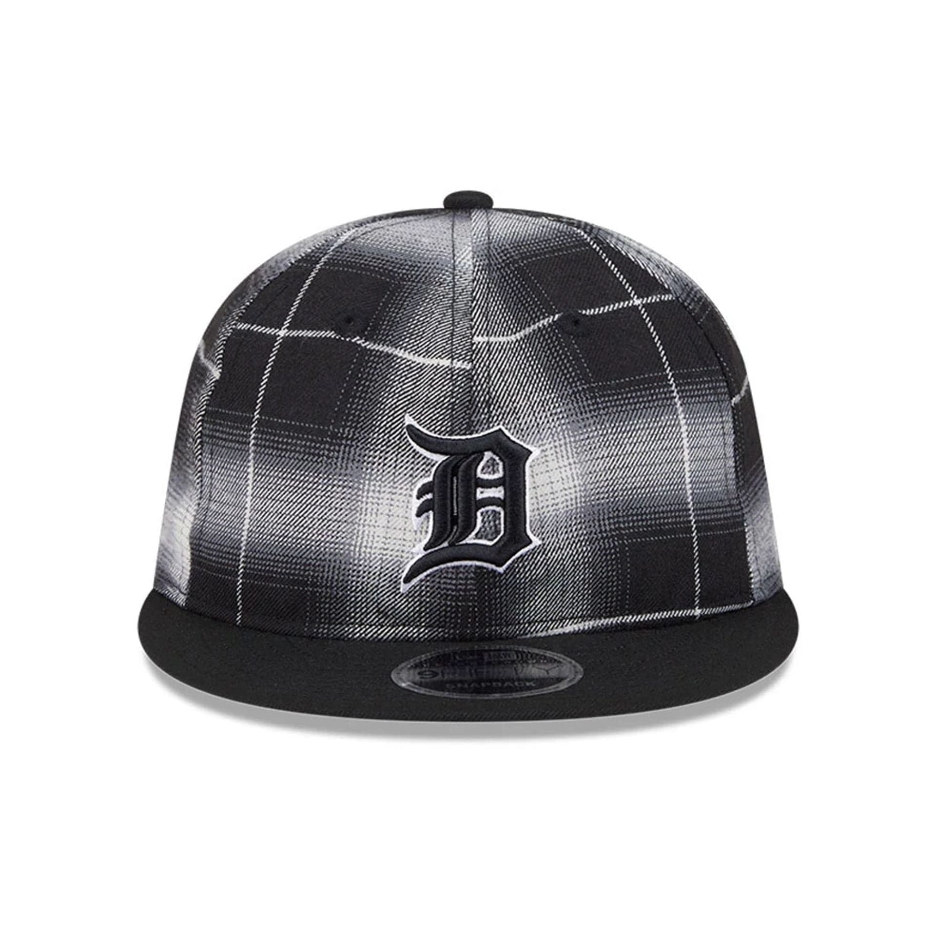 This is a Detroit Tigers MLB Plaid Black Retro Crown 9FIFTY Snapback Adjustable Cap 3