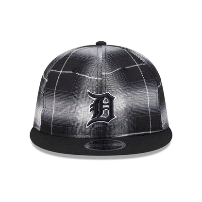 This is a Detroit Tigers MLB Plaid Black Retro Crown 9FIFTY Snapback Adjustable Cap 3