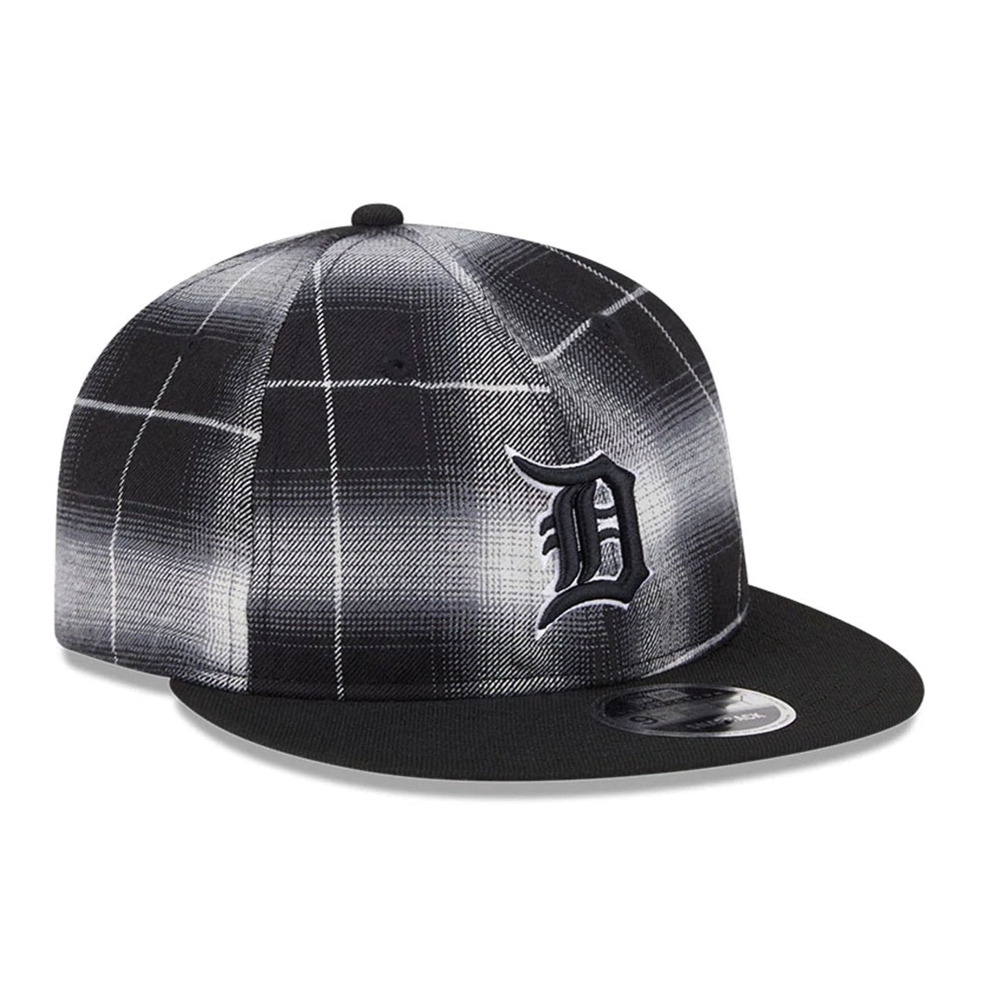 This is a Detroit Tigers MLB Plaid Black Retro Crown 9FIFTY Snapback Adjustable Cap 4