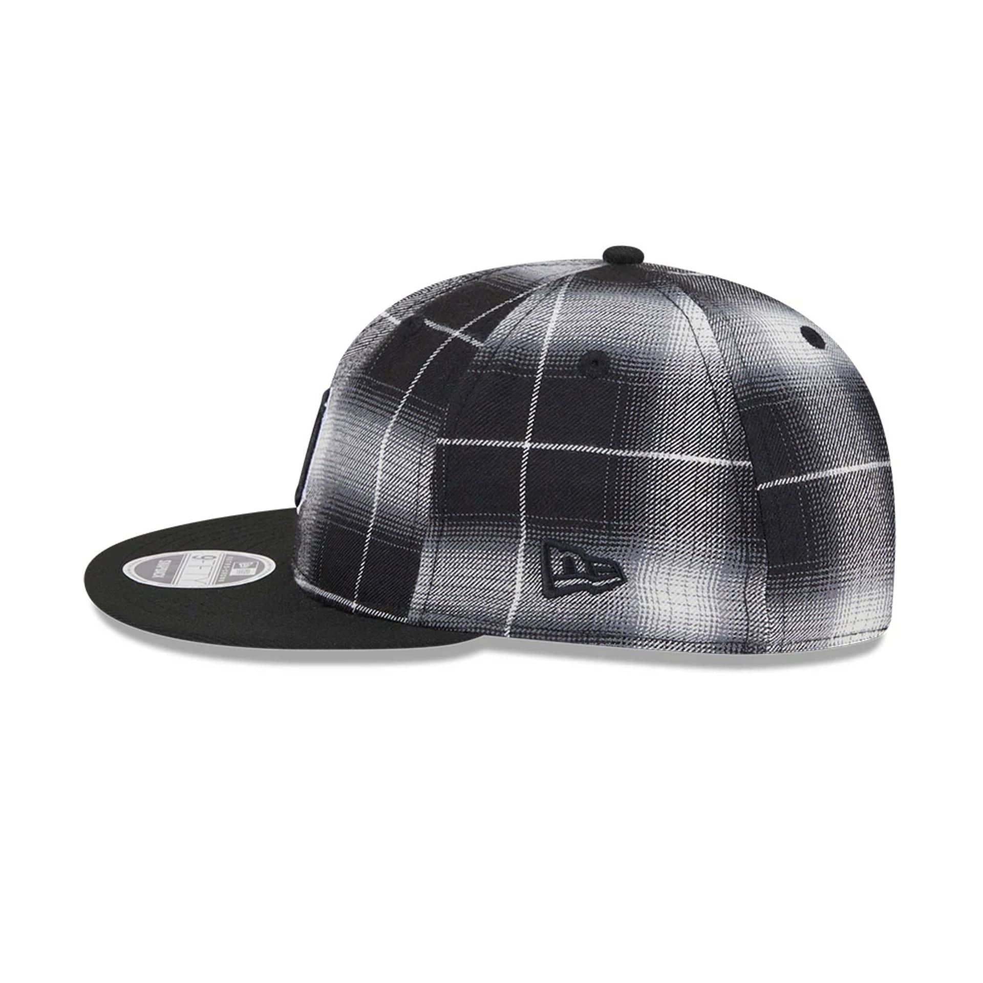 This is a Detroit Tigers MLB Plaid Black Retro Crown 9FIFTY Snapback Adjustable Cap 5
