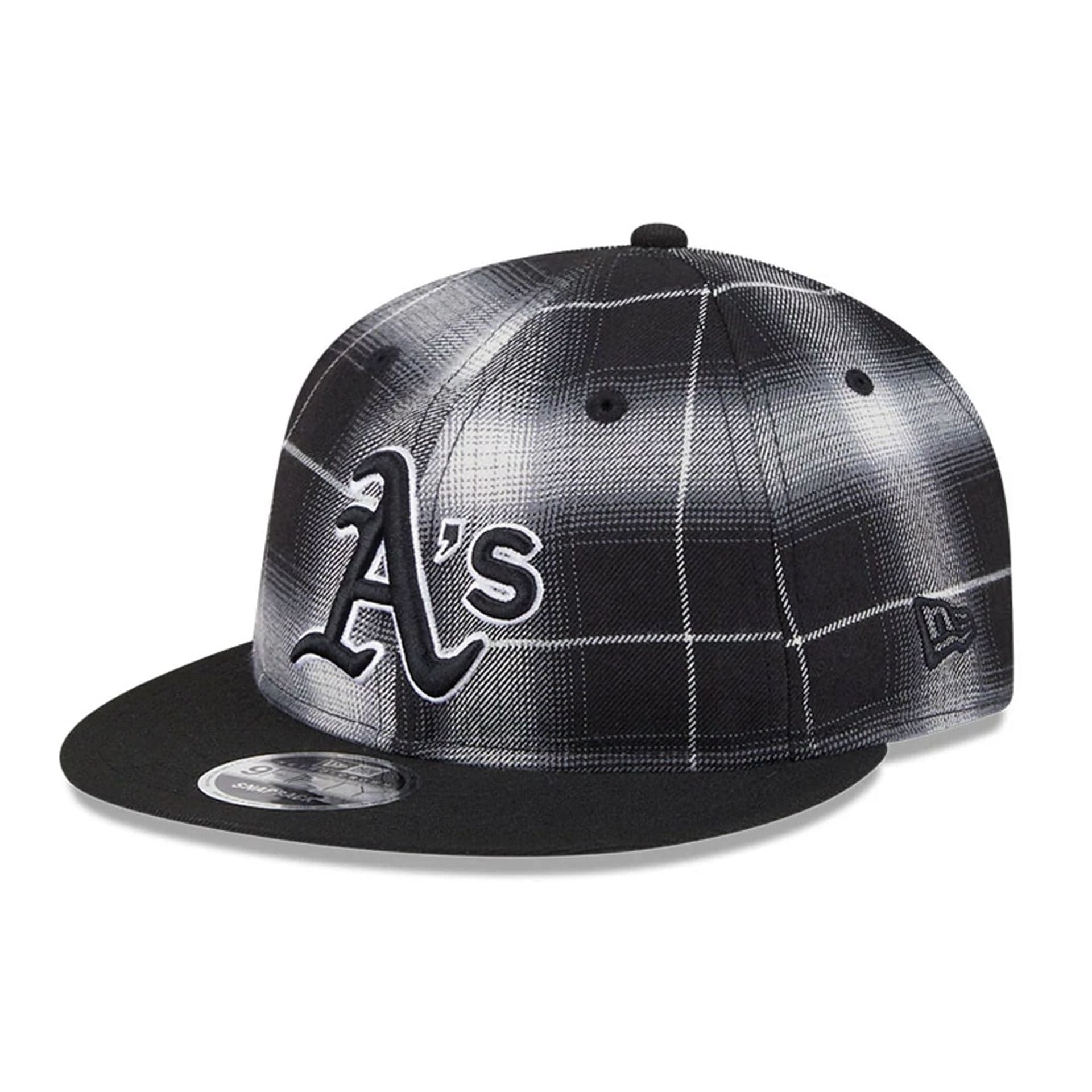 This is a Oakland Athletics MLB Plaid Black Retro Crown 9FIFTY Snapback Adjustable Cap 1
