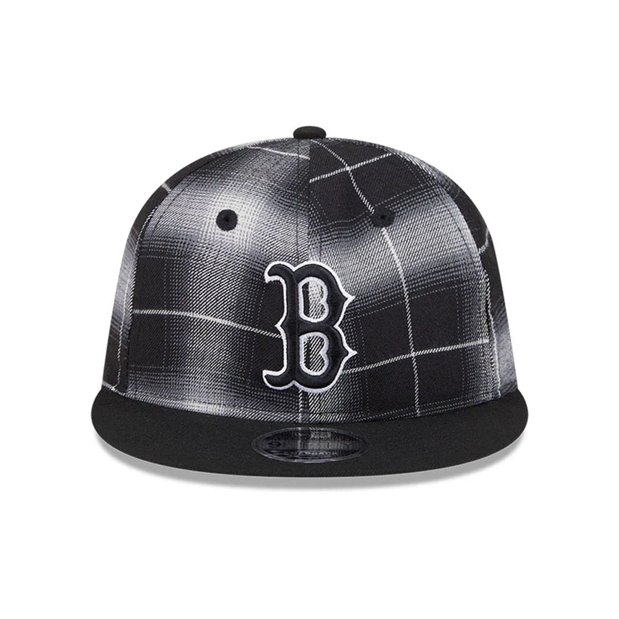 This is a Boston Red Sox MLB Plaid Black Retro Crown 9FIFTY Snapback Adjustable Cap 3