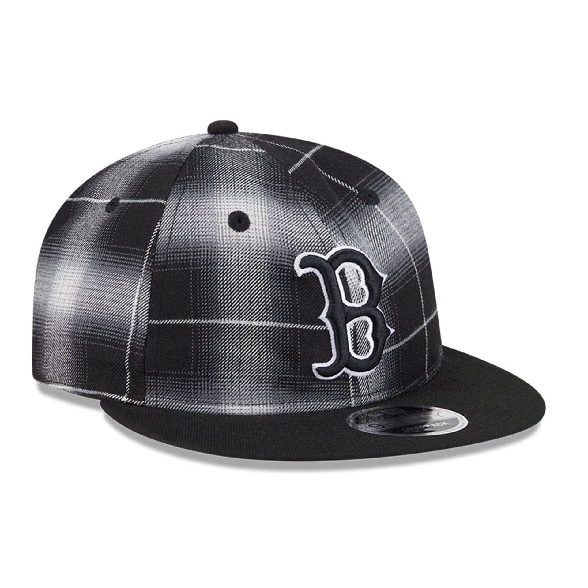 This is a Boston Red Sox MLB Plaid Black Retro Crown 9FIFTY Snapback Adjustable Cap 4