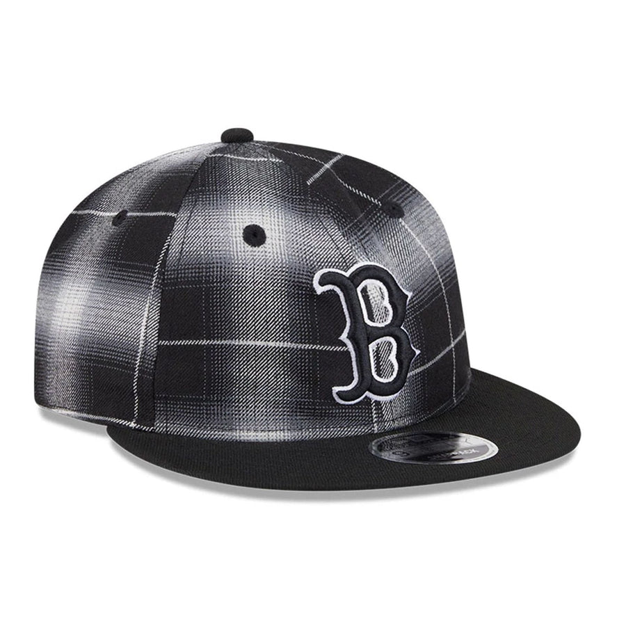 This is a Boston Red Sox MLB Plaid Black Retro Crown 9FIFTY Snapback Adjustable Cap 4