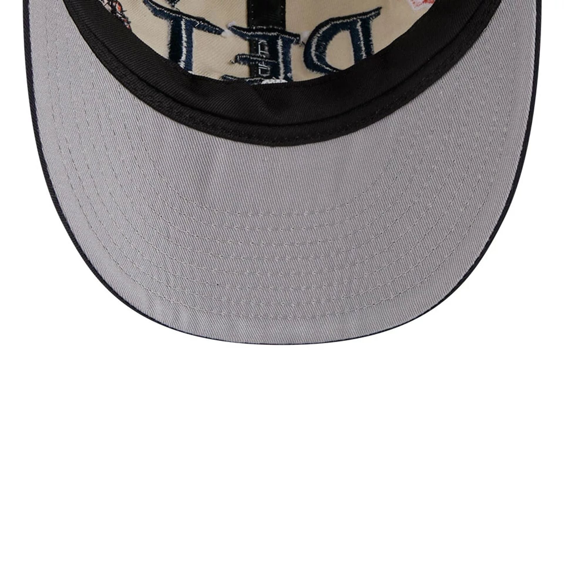 This is a Detroit Tigers MLB Scatter Light Beige Retro Crown 9FIFTY Adjustable Cap 2