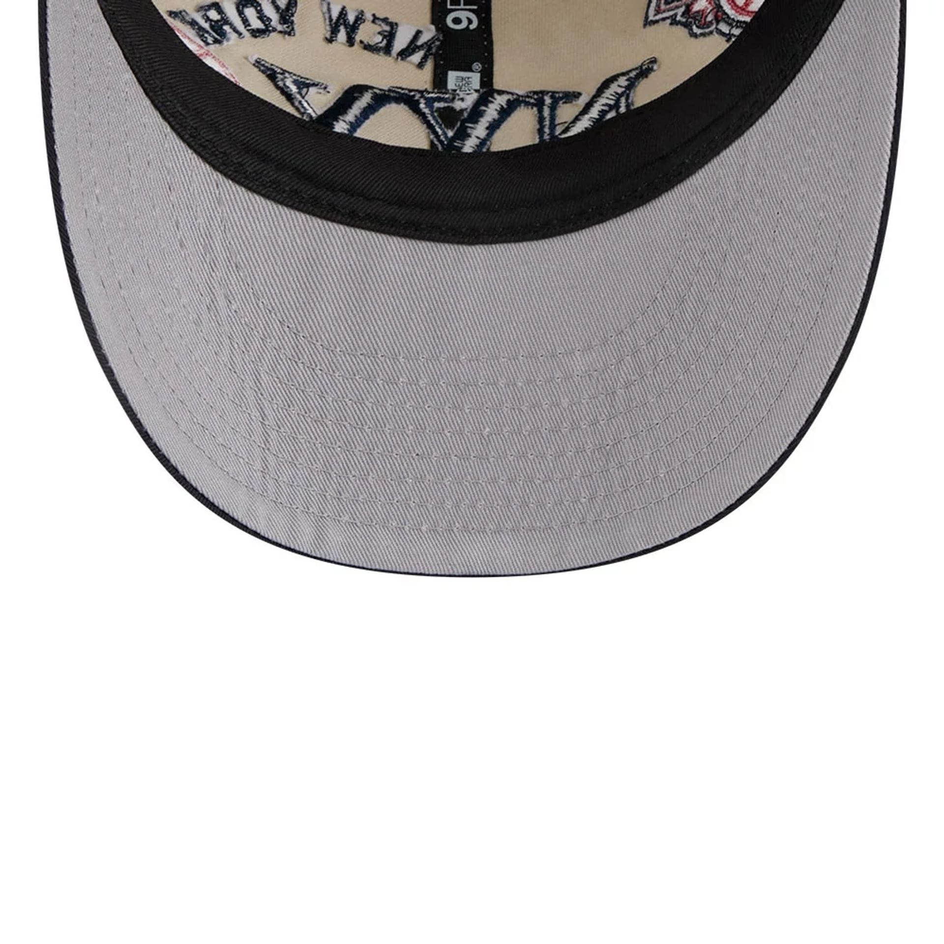 This is a New York Yankees MLB Scatter Cream Retro Crown 9FIFTY Adjustable Cap 2