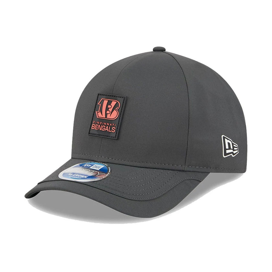 This is a Cincinnati Bengals NFL Sideline 2025 Charcoal 9FORTY M-Crown Adjustable Cap 1