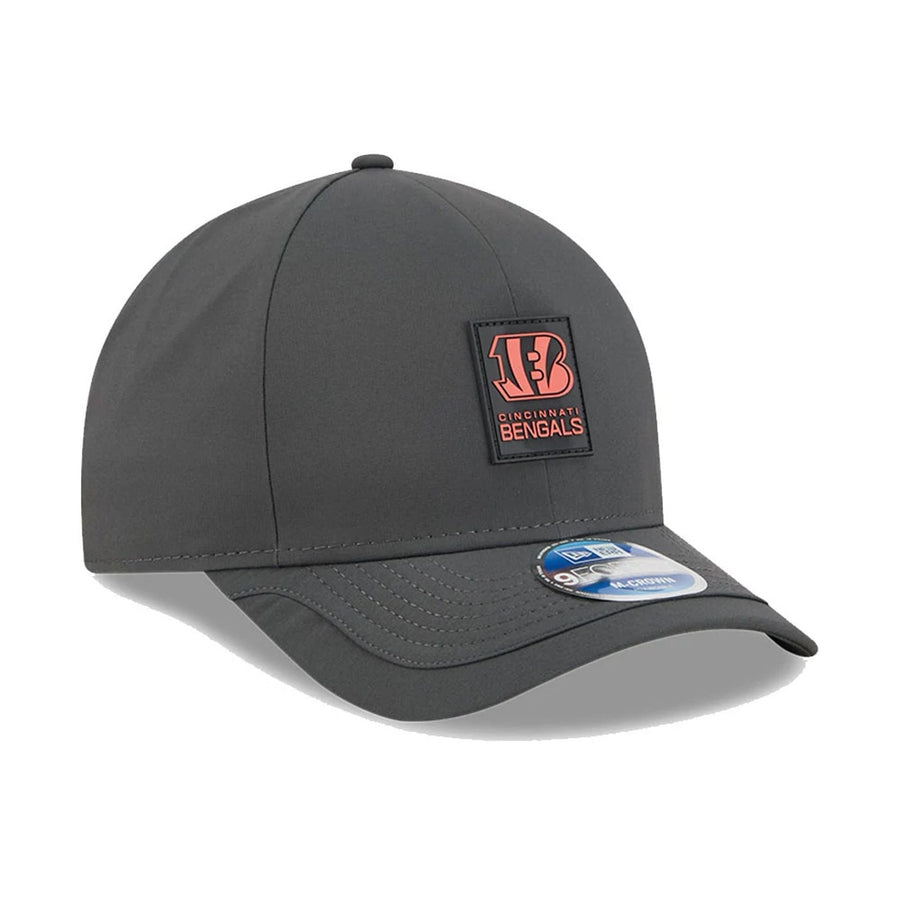 This is a Cincinnati Bengals NFL Sideline 2025 Charcoal 9FORTY M-Crown Adjustable Cap 3