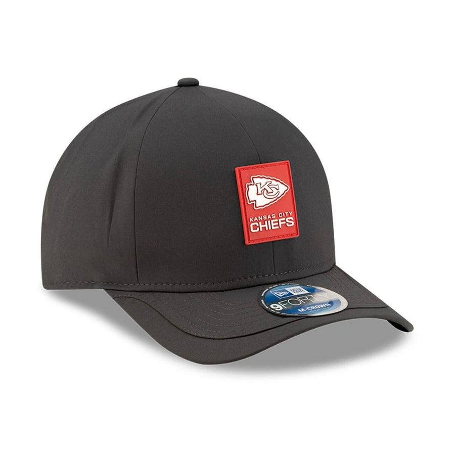 This is a Kansas City Chiefs NFL Sideline 2025 Charcoal 9FORTY M-Crown Adjustable Cap 4