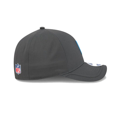 This is a LA Chargers NFL Sideline 2025 Charcoal 9FORTY M-Crown Adjustable Cap 6