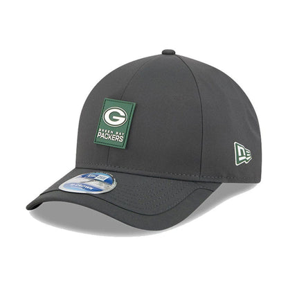 This is a Green Bay Packers NFL Sideline 2025 Charcoal 9FORTY M-Crown Adjustable Cap 1
