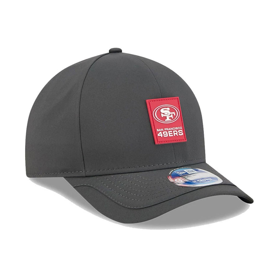 This is a San Francisco 49ers NFL Sideline 2025 Charcoal 9FORTY M-Crown Adjustable Cap 4