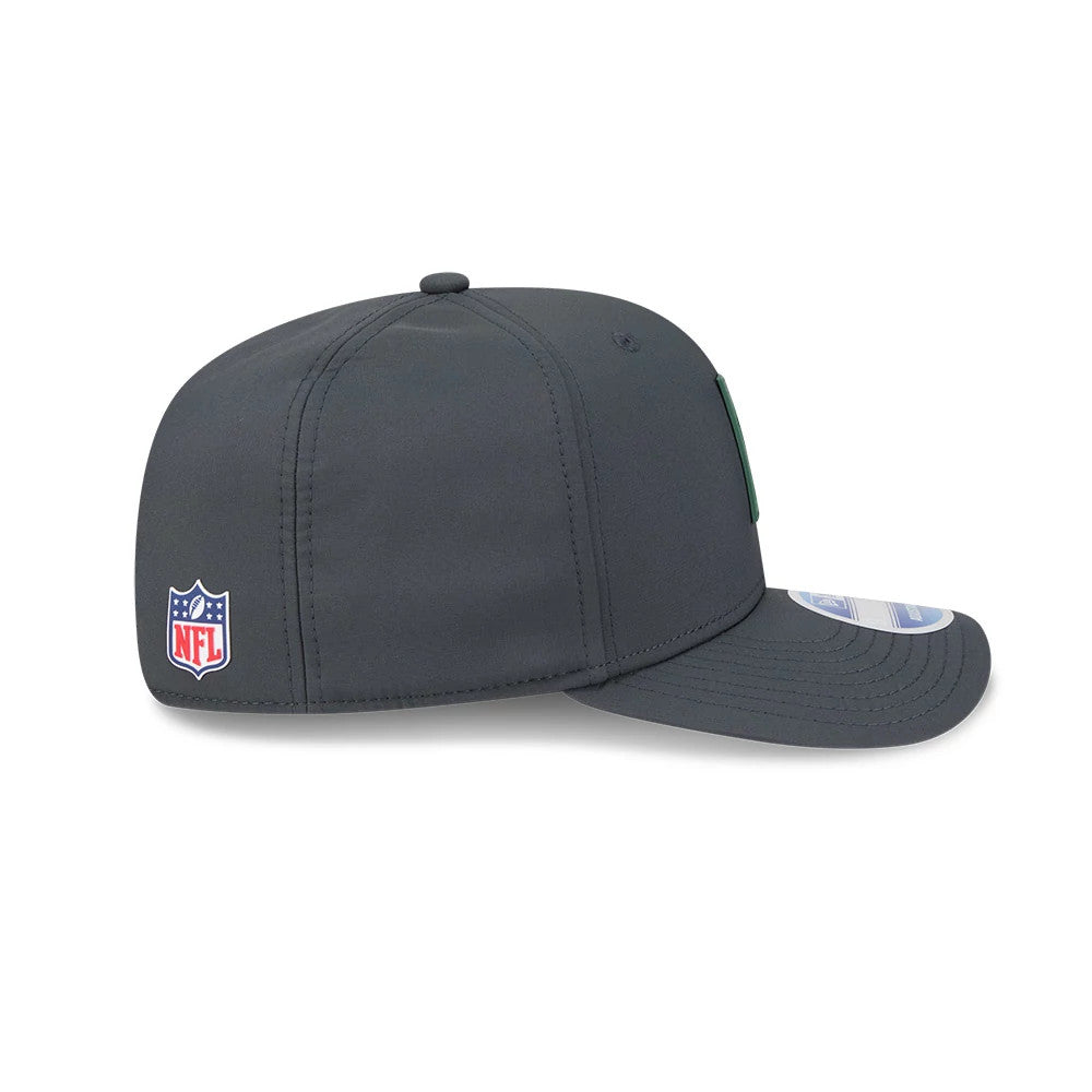 This is a Green Bay Packers NFL Sideline 2025 Charcoal 9SEVENTY Stretch Snap Adjustable Cap 6