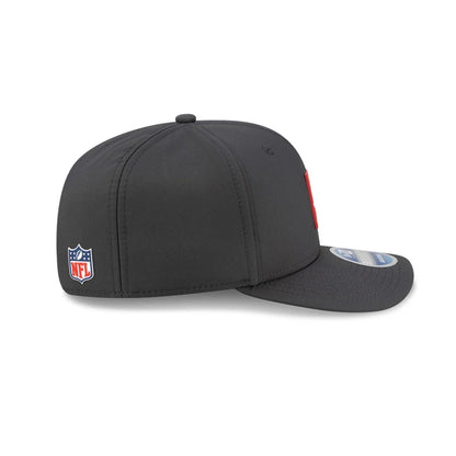 This is a Kansas City Chiefs NFL Sideline 2025 Charcoal 9SEVENTY Stretch Snap Adjustable Cap 6