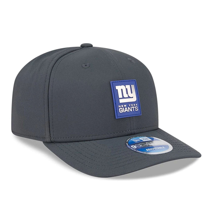 This is a New York Giants NFL Sideline 2025 Charcoal 9SEVENTY Stretch Snap Adjustable Cap 4
