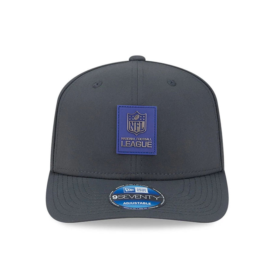 This is a Official Logo NFL Sideline 2025 Charcoal 9SEVENTY Stretch Snap Adjustable Cap 3