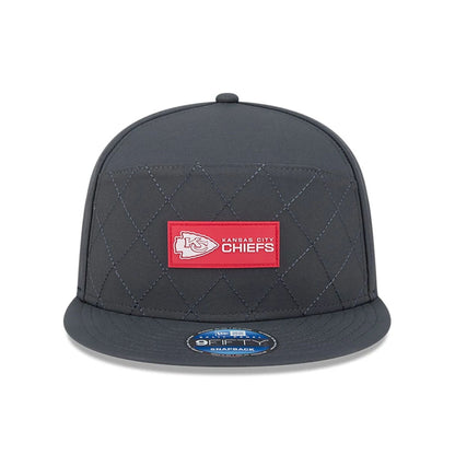 This is a Kansas City Chiefs NFL Sideline Charcoal 9FIFTY Split Panel Snapback Adjustable Cap 3