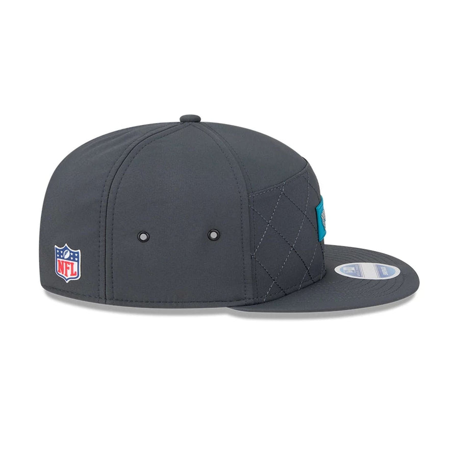 This is a Jacksonville Jaguars NFL Sideline Charcoal 9FIFTY Split Panel Snapback Adjustable Cap 5