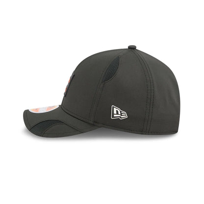 This is a Cincinnati Bengals NFL Sideline 2025 Black 9FORTY M-Crown Adjustable Cap 6