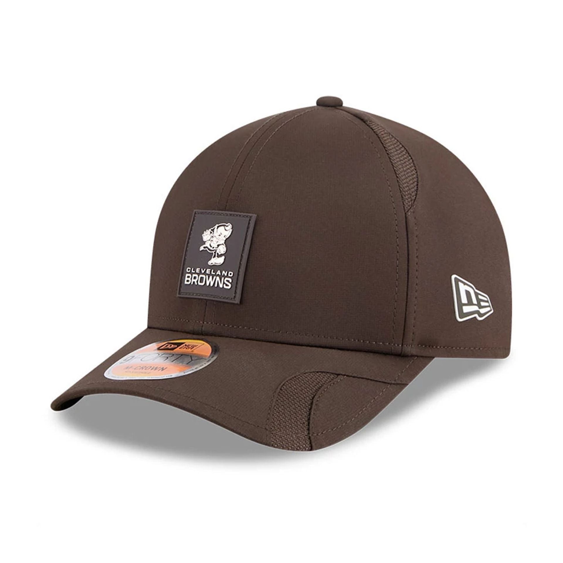 This is a Cleveland Browns NFL Sideline 2025 Dark Brown 9FORTY M-Crown Adjustable Cap 1