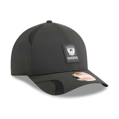 This is a Oakland Raiders NFL Sideline 2025 Black 9FORTY M-Crown Adjustable Cap 4